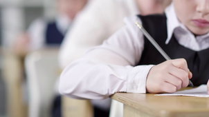 pexels-pressmaster-3209663-3840x2160-25fps.mp4